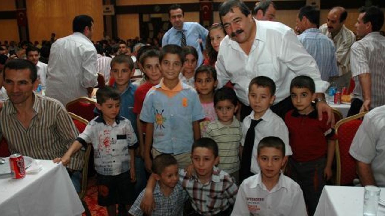 ABDULKADİR KONUKOĞLU; “KALBE DOKUN, GÖNÜL KAZAN!”