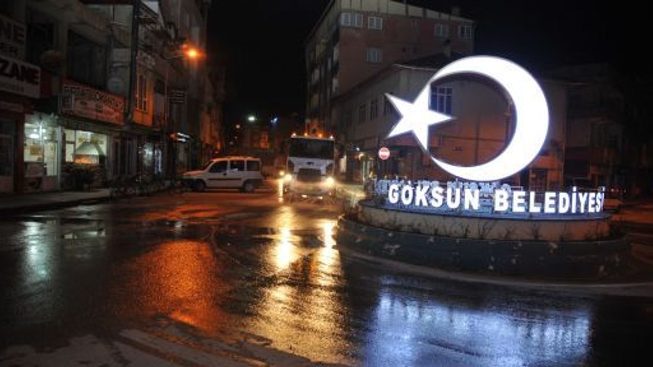 GÖKSUN BELEDİYESİ YOL VE KADIRIMLARI DEZENFEKTANLA YIKADI