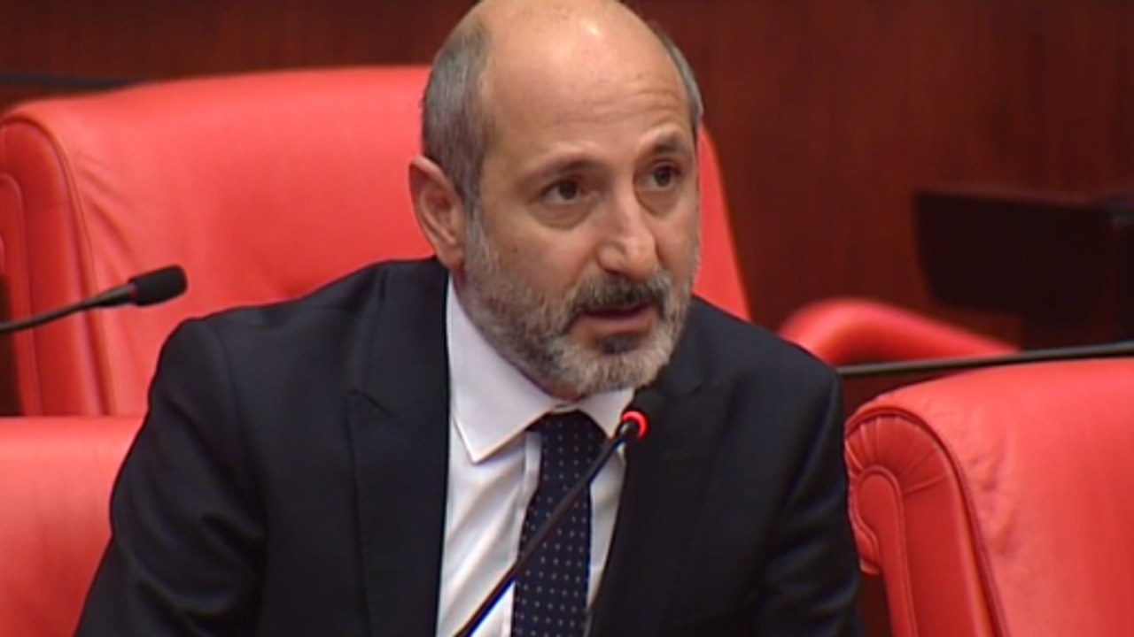 ÖZTUNÇ, YURT DIŞINDA MAHSUR KALAN İŞÇİLER İÇİN BAKANLIĞI GÖREVE ÇAĞIRDI!