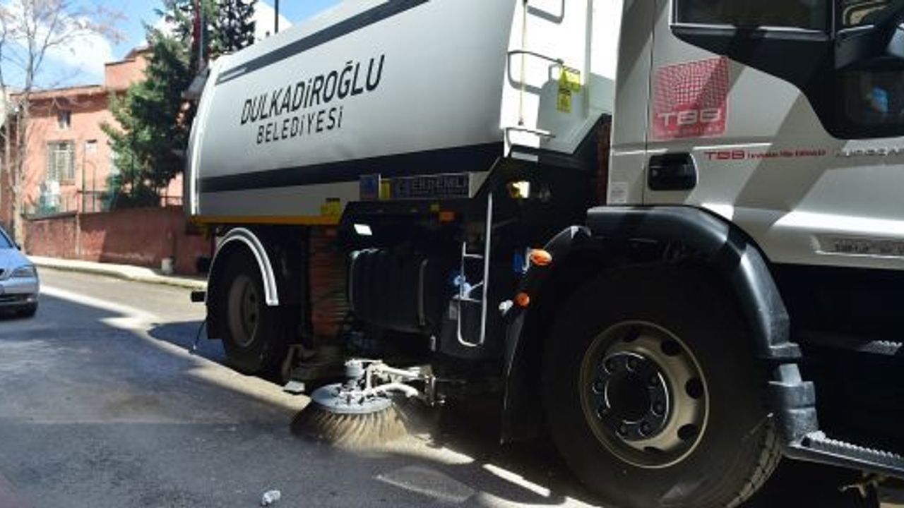DULKADİROĞLU BELEDİYESİ EKİPLERİ SOKAĞA ÇIKMA YASAĞINI DEĞERLENDİRDİ