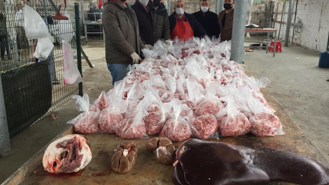 AFŞİNDER KORONASAVAR NİYETİYLE KURBAN KESTİ