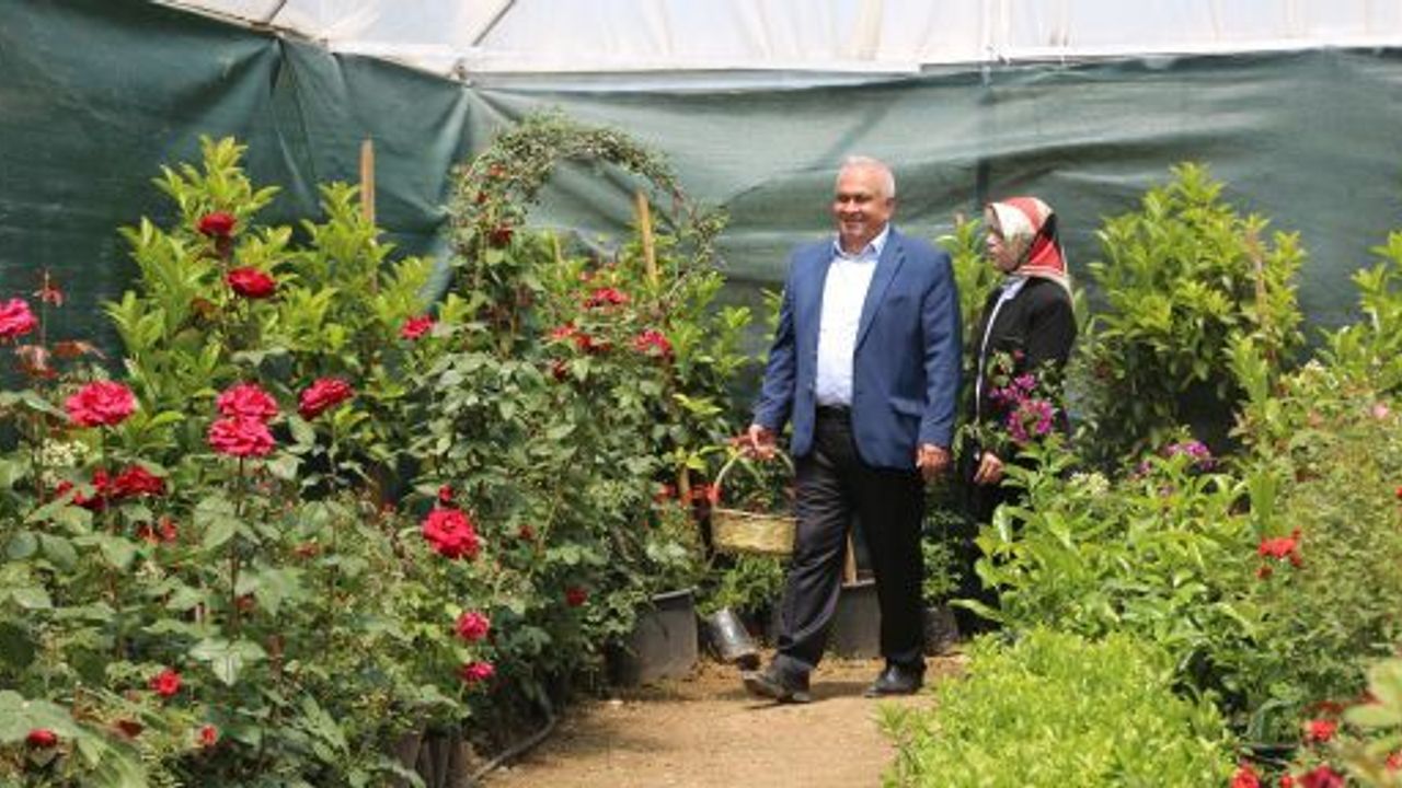 BAŞKAN TOLLU’DAN ANNELERE SEPET DOLUSU GÜL