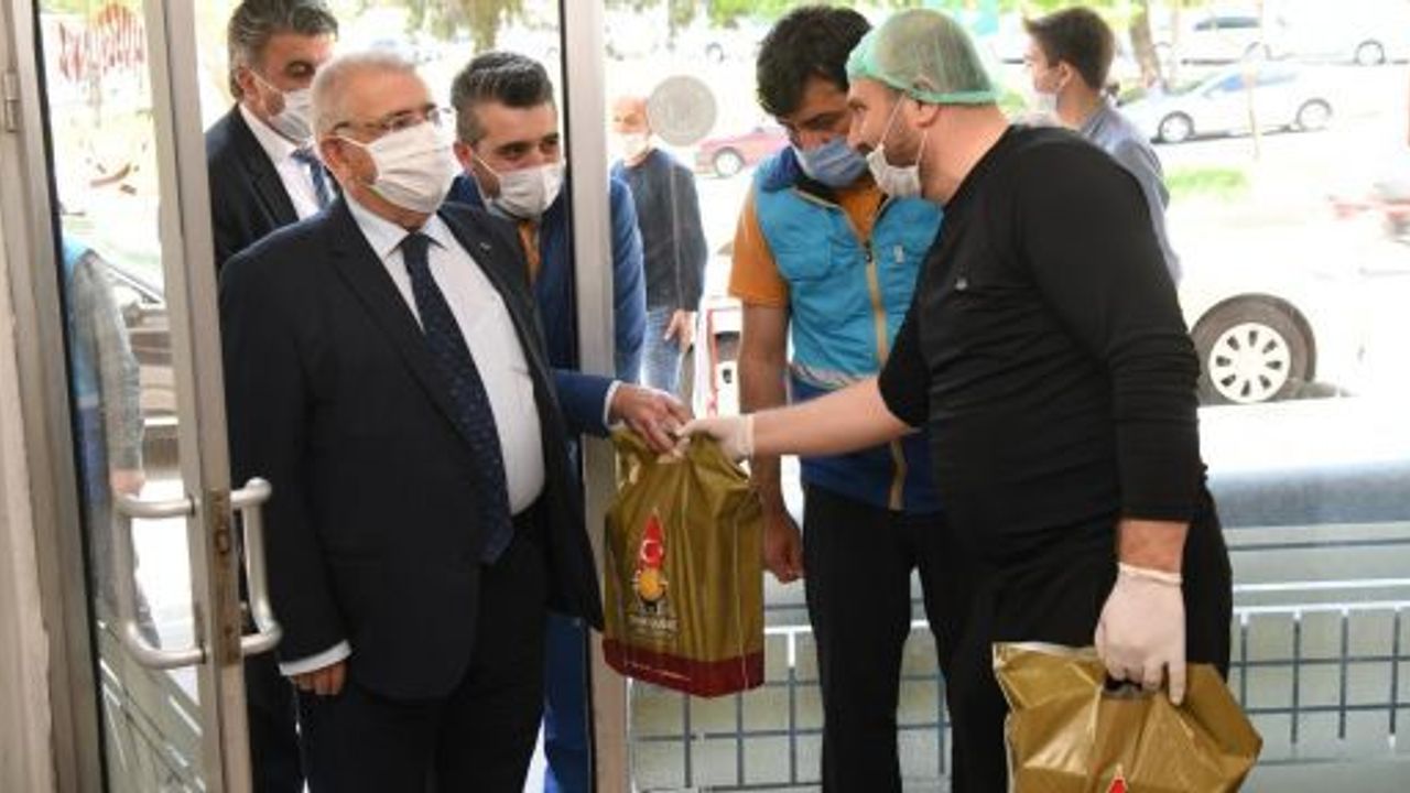 BERBER VE KUAFÖRLER, ONİKİŞUBAT BELEDİYESİNCE  DEZENFEKTE EDİLDİ