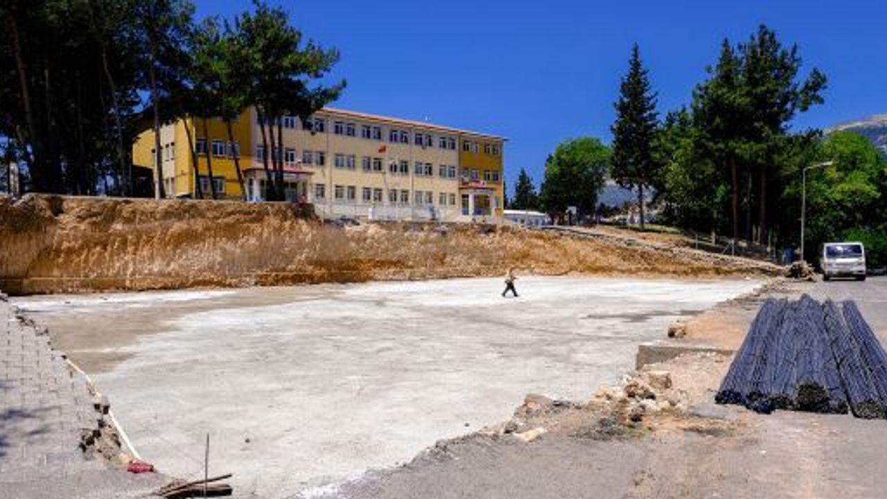 DİVANLI’YA KAPALI SEMT PAZARI VE HALI SAHA