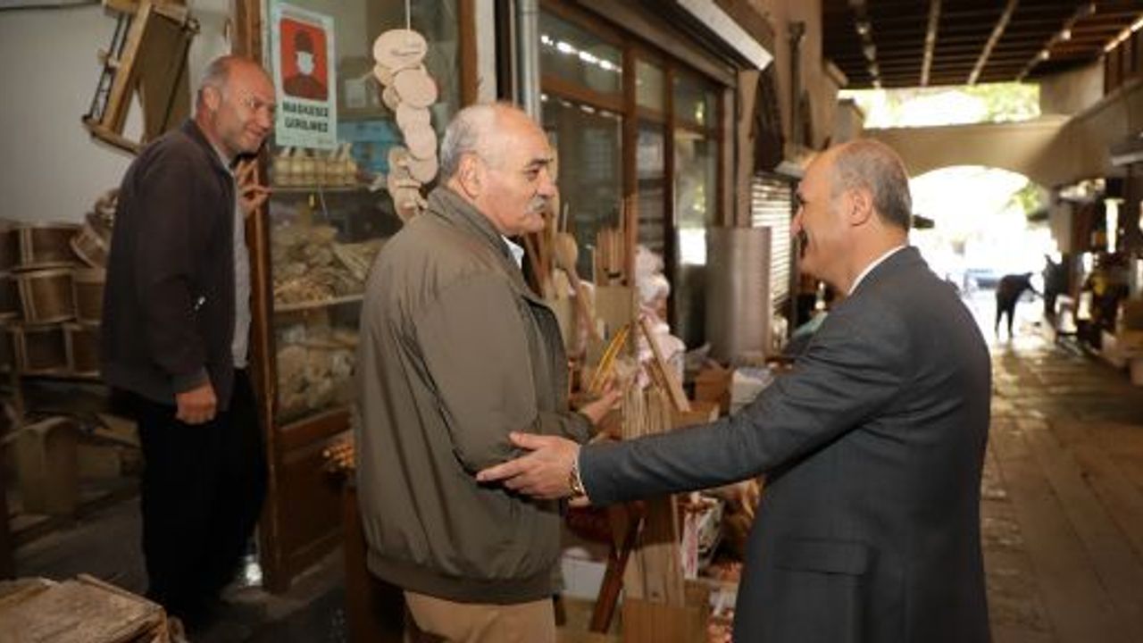 BAŞKAN OKAY, BAKIRCILAR ÇARŞISI ESNAFIYLA BİR ARAYA GELDİ