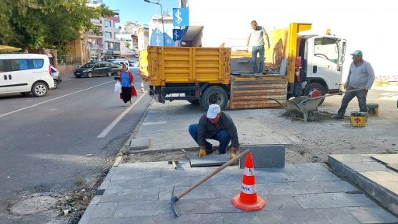 GÖKSUN’UN ANA ARTERİNDE YAYA YOLLARI YENİLENDİ