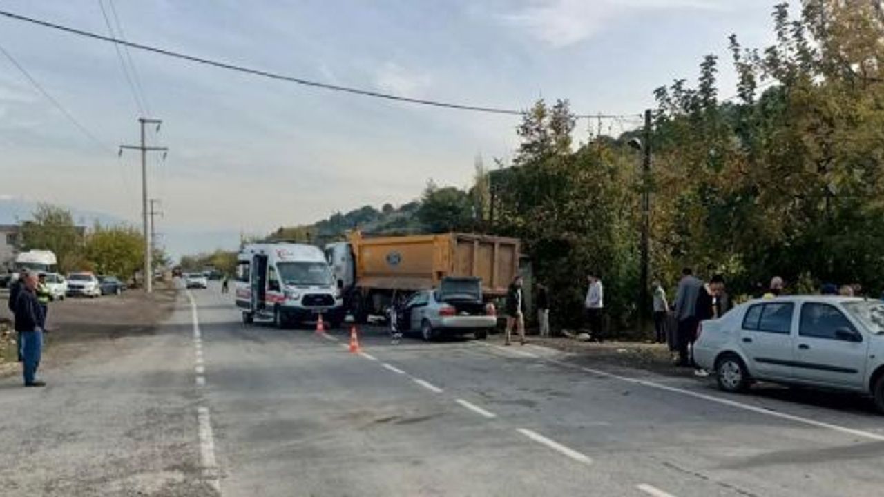 KAMYON İLE OTOMOBİL ÇARPIŞTI, YARALI ÇOK