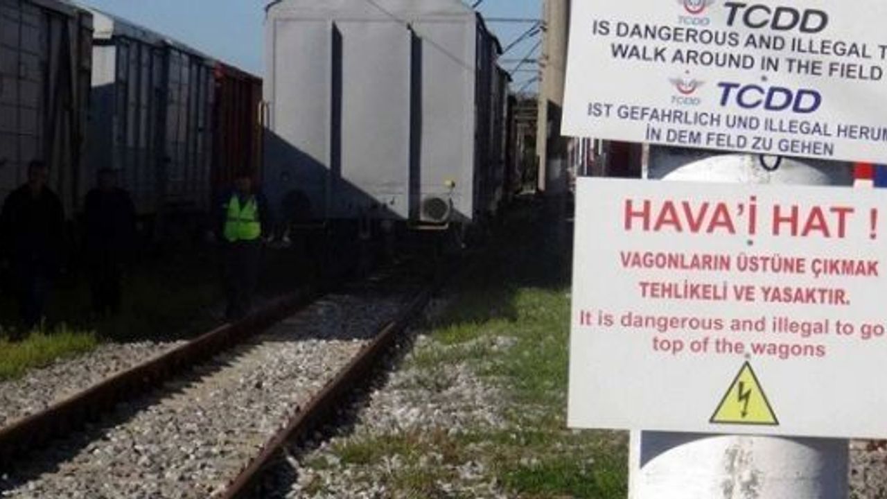 TREN RAYLARINDA ELK. AKIMINA KAPILDI, YARALANDI