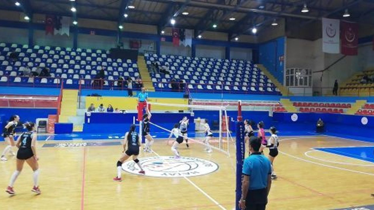 SULTANLAR ZORLU RAKİBİNİ 3 -0 YENDİ! 7’DE 7 YAPTILAR