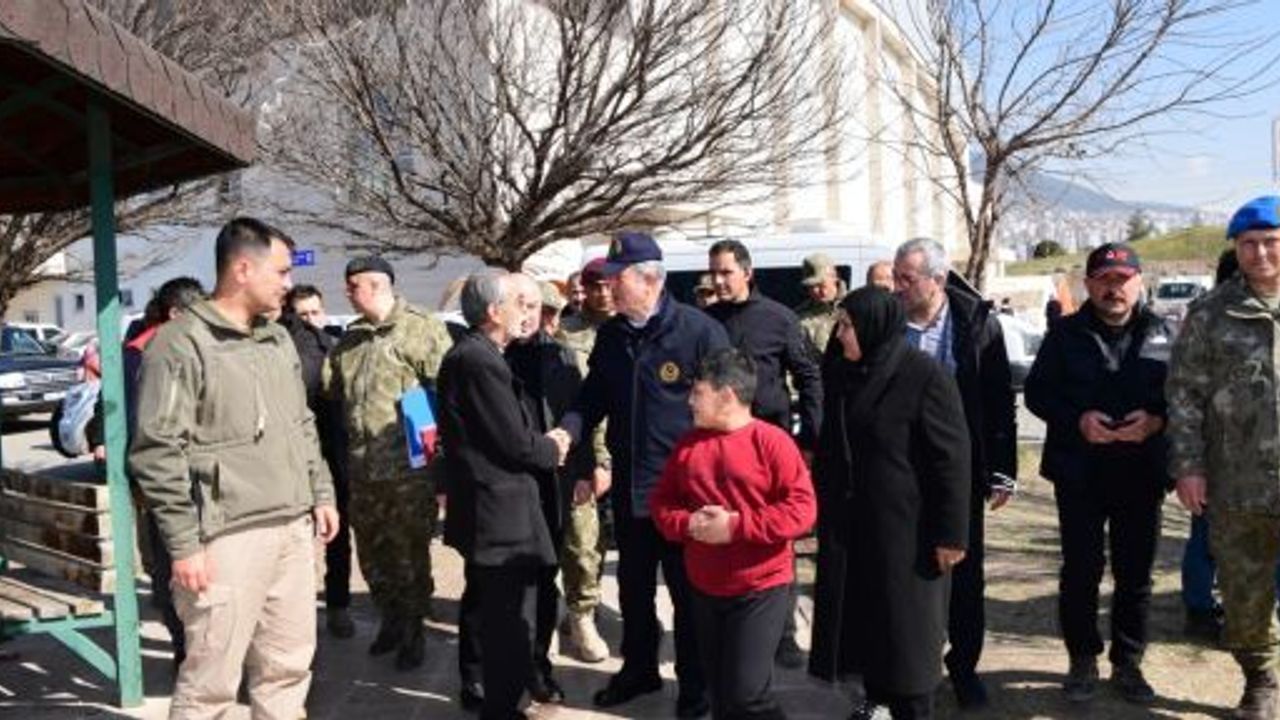 BAŞKAN GÜNGÖR VE BAKAN AKAR DEPREMZEDELERLE