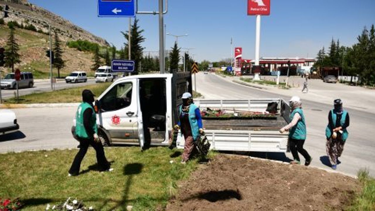 ELBİSTAN BELEDİYESİ KENDİ ÜRETİM TESİSİ İLE BELEDİYE BÜTÇESİNE DE KATKI SAĞLIYOR.