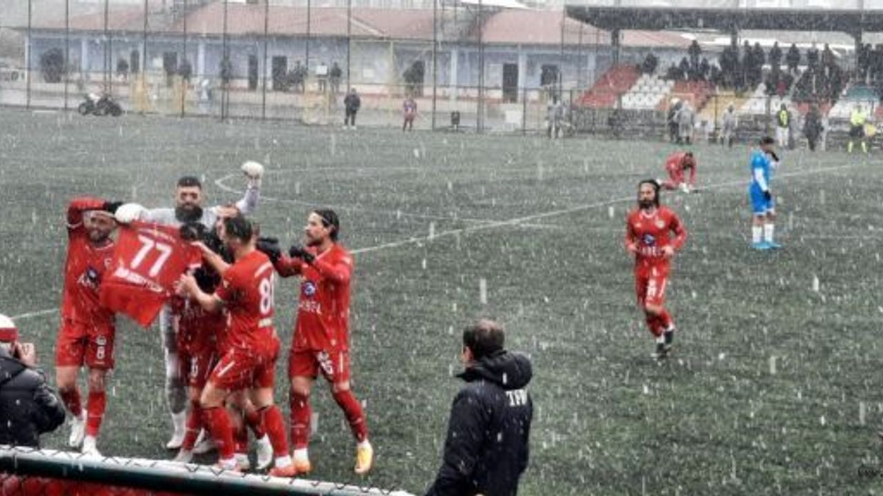 İSTİKLALSPOR YOLUNA KAYIPSIZ DEVAM EDİYOR