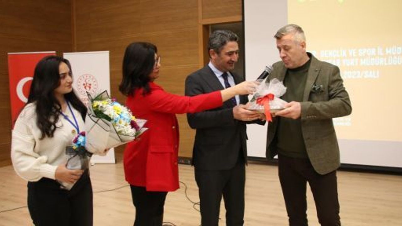 METİN ŞENTÜRK GENÇ BAKIŞ’TA GENÇLERLE BİR ARADA