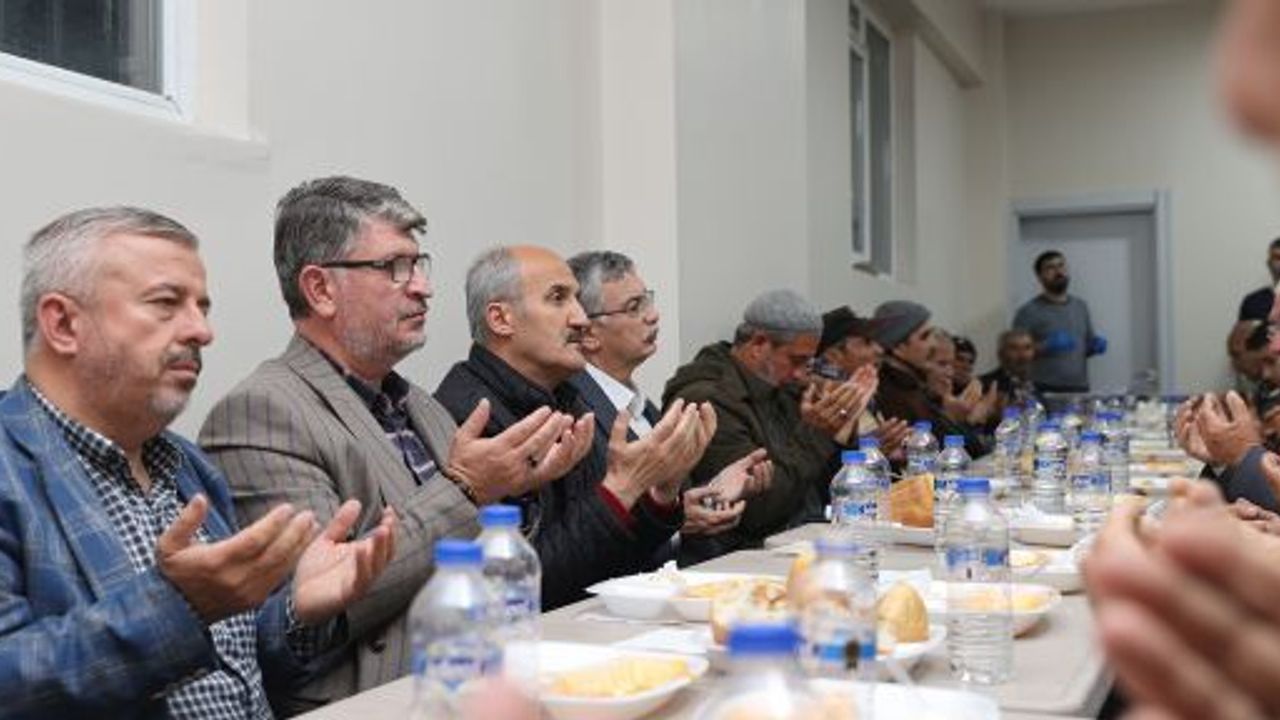 BAŞKAN OKAY, VATANDAŞLARLA İFTAR SOFRASINDA BULUŞTU