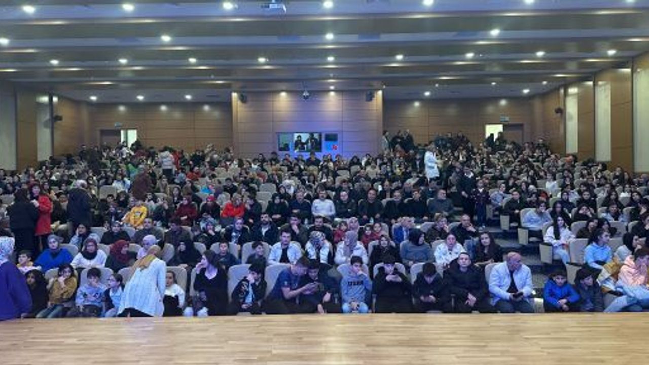 “AYBÜKE; ÖĞRETMEN OLDUM BEN!” SİNEMA FİLMİ, GÖKSUN’DA İZLEYİCİ İLE BULUŞTU