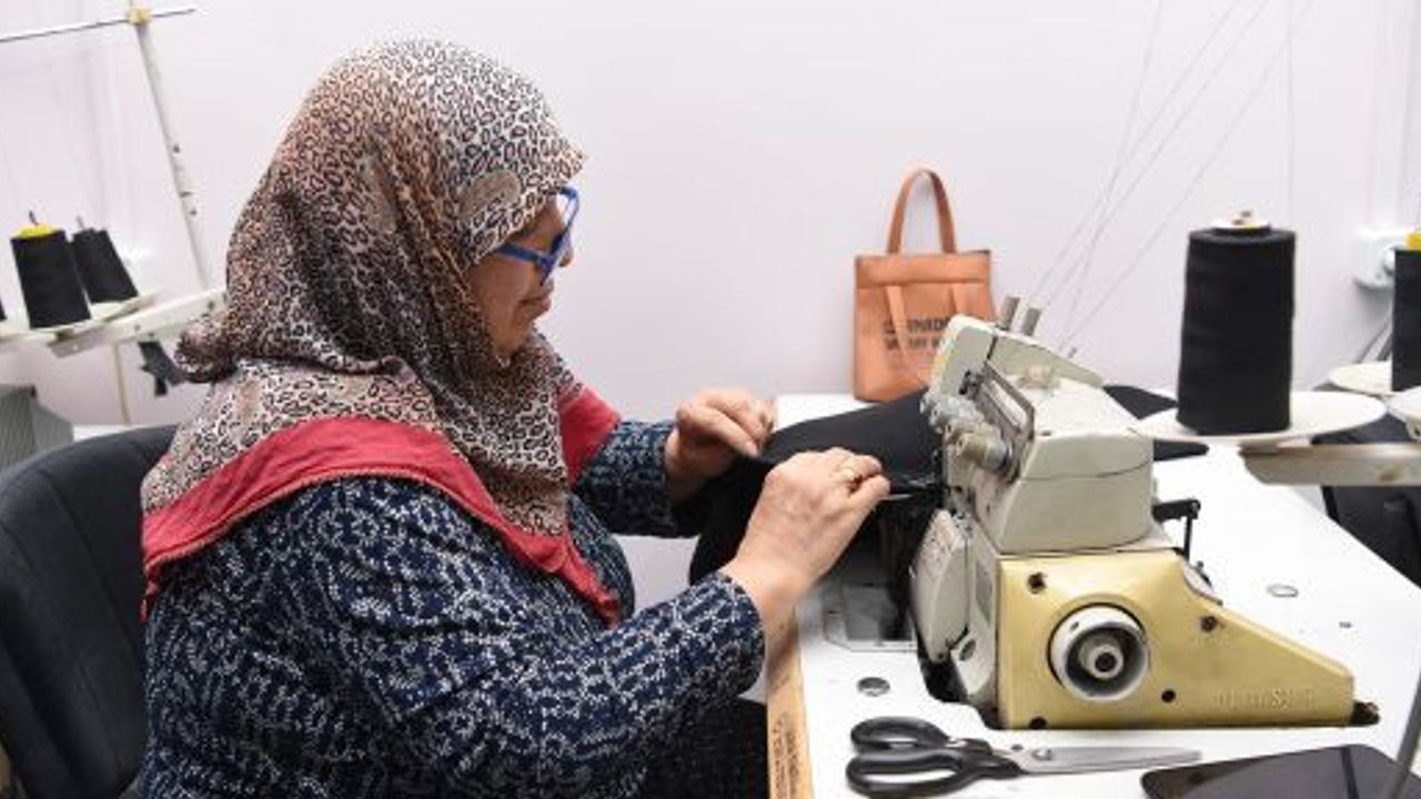 DULKADİROĞLUNDAN FİLİSTİNLİ ÇOCUKLARA KIYAFET DESTEĞİ