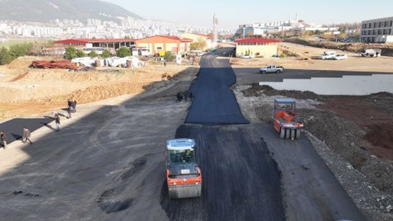 KSÜ’DE YENİ FAKÜLTELERİN YOLLARINI BÜYÜKŞEHİR ASFALTLIYOR