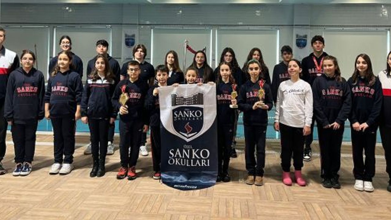 SANKO OKULLARI YÜZMEDE ÜÇ KUPA KAZANDI