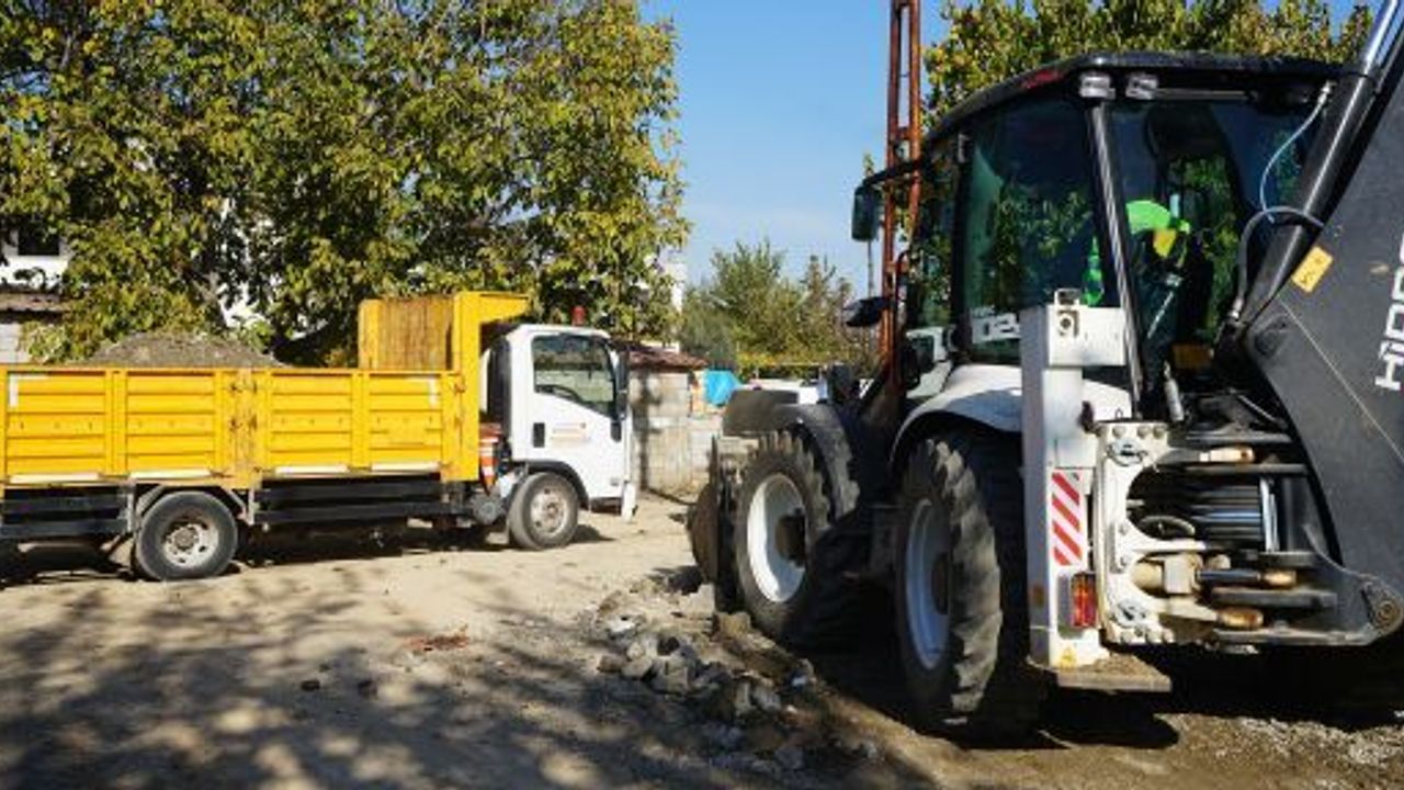 TÜRKOĞLU’NDAKİ DA HAFRİYAT ATIKLARINI BÜYÜKŞEHİR KALDIRIYOR