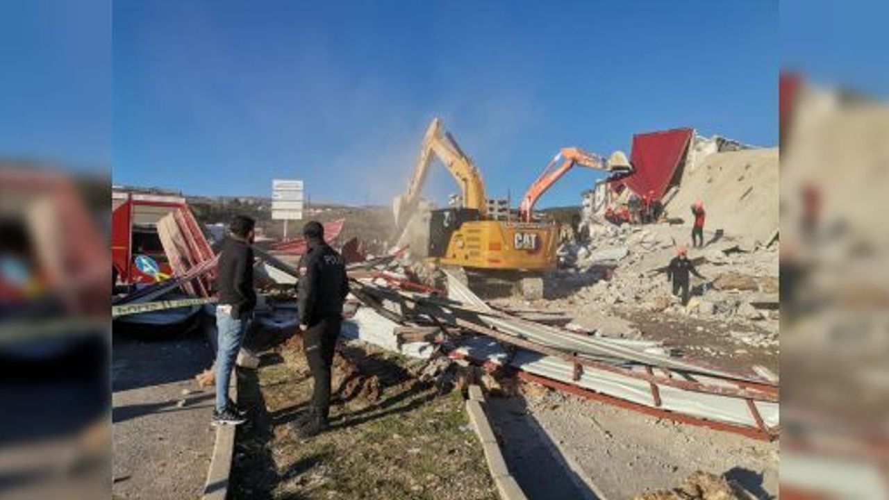 OPERATÖR ENKAZIN ALTINA KALDI VE ÖLDÜ