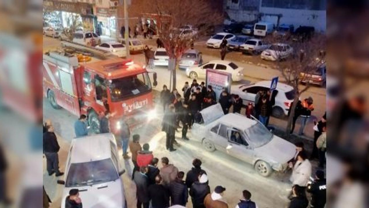 SEYİR HALİNDEKİ OTOMOBİL BOMBA GİBİ PATLADI