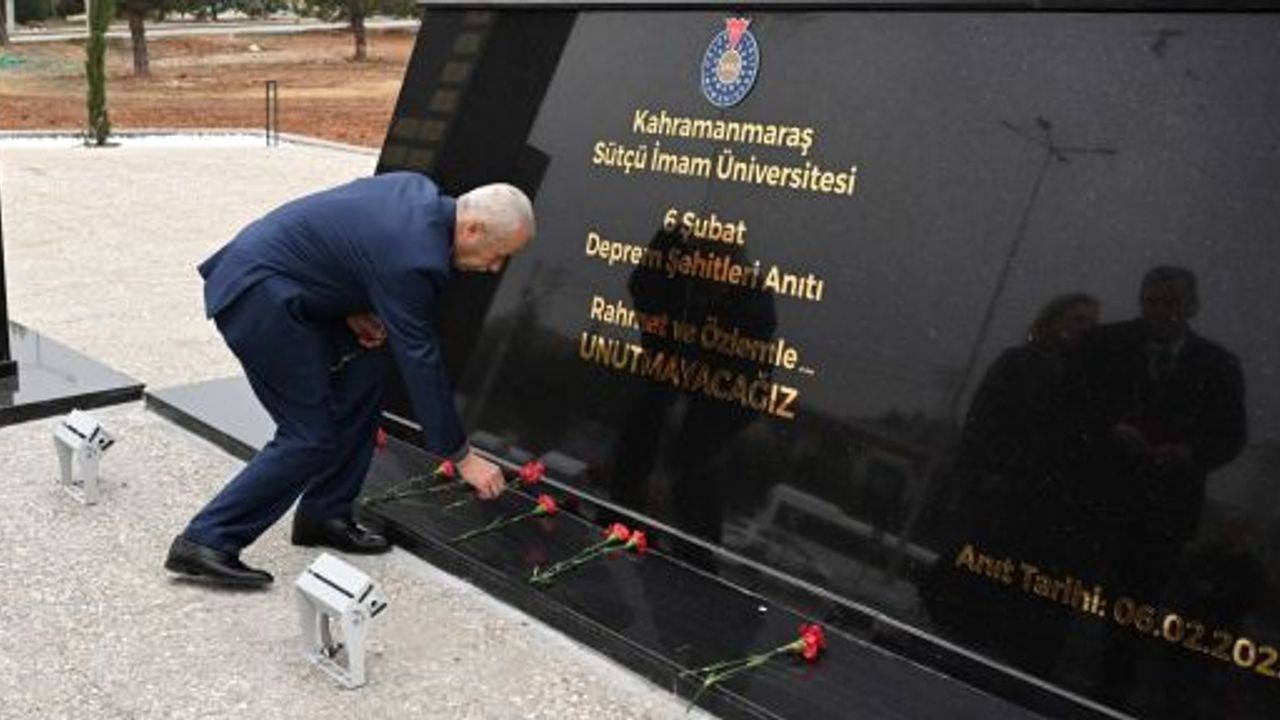 KSÜ REKTÖRÜ PROF. DR. YASIM’DAN, ‘DEPREM ŞEHİTLERİ ANITI’NA KARANFİL