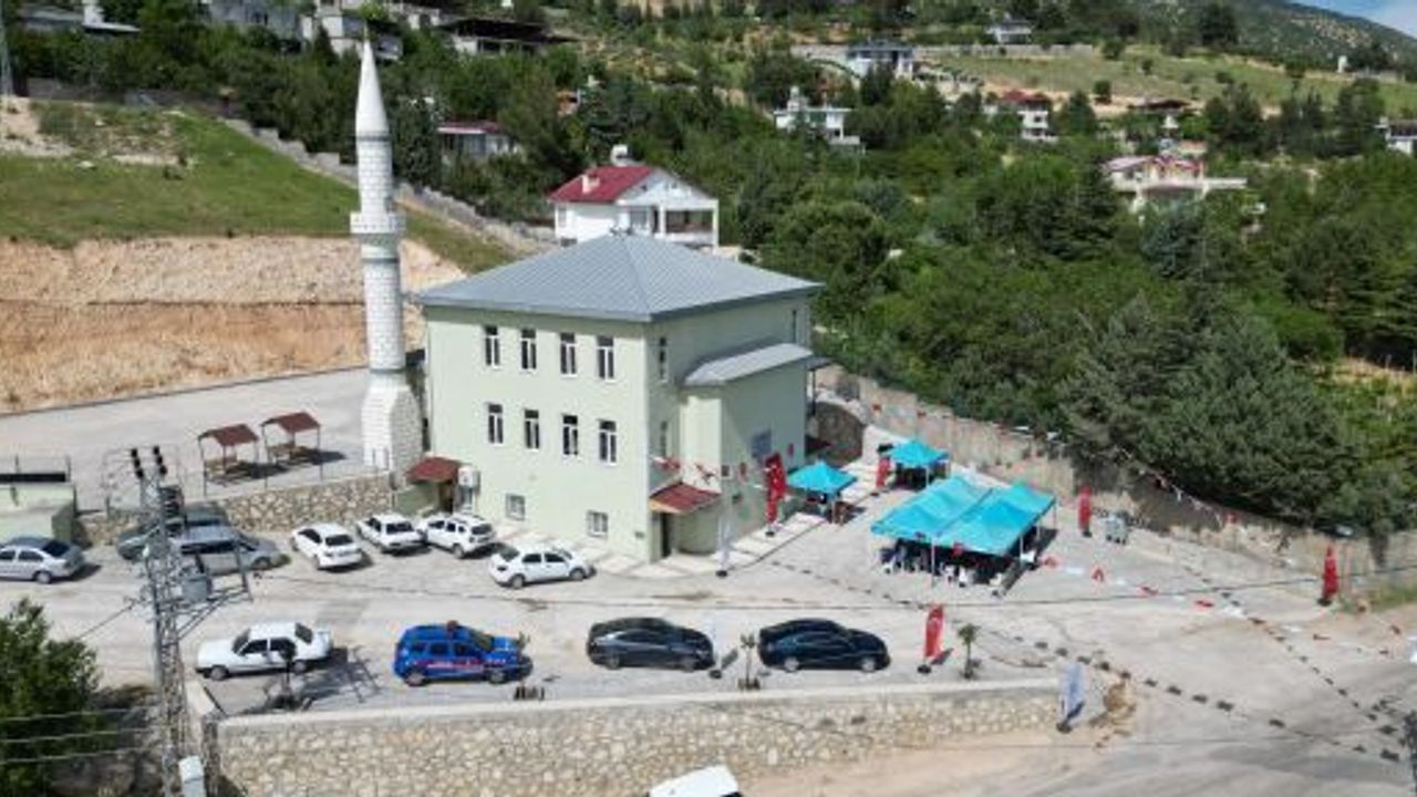 GÖLLÜ MAHALLESİ’NDE CAMİ VE SOSYAL TESİS DUALARLA AÇILDI