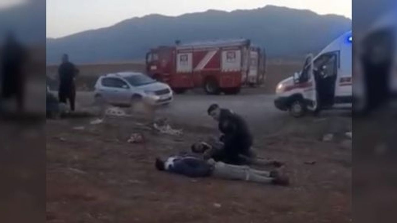 İŞÇİ SERVİS ARACI DEVRİLDİ: 2 ÖLÜ, 7 YARALI