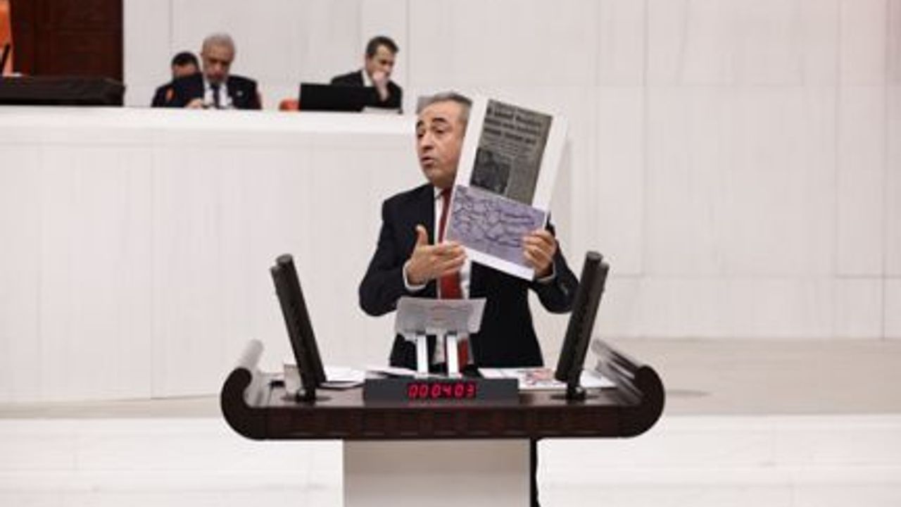 KARATUTLU: “HIZLI TREN VAR, UÇAK SEFERİ VAR…MARAŞ’A GELİNCE YOK!”