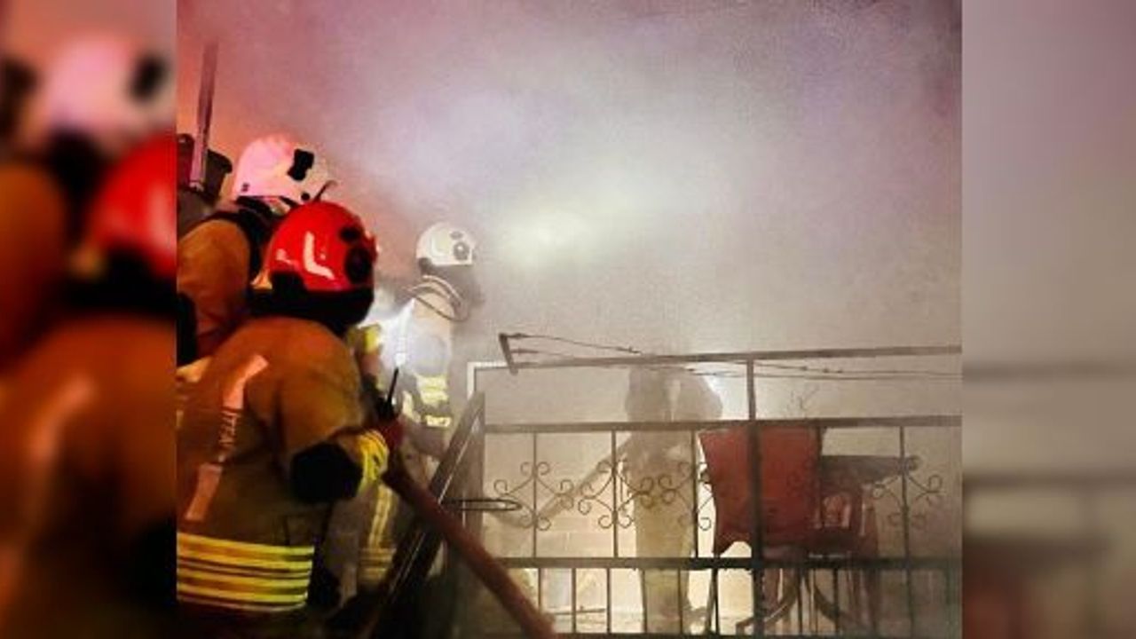 AHŞAP EV YANDI, GECE GÜNDÜZE DÖNDÜ