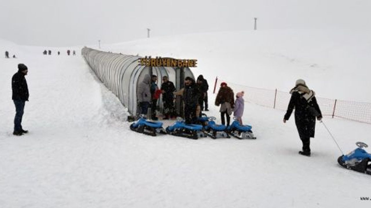 AKDENİZ’İN KAYAK MERKEZİ YEDİKUYULAR’A YOĞUN İLGİ