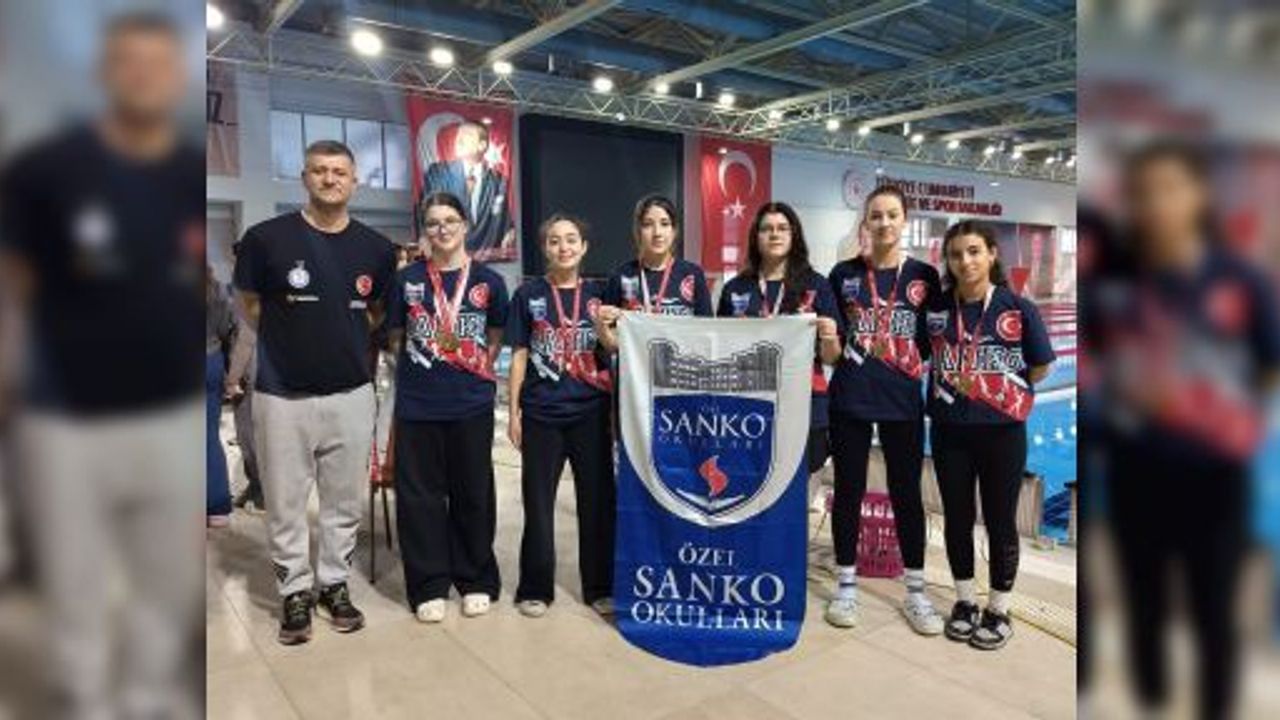 SANKO OKULLARI GENÇ KIZ YÜZME TAKIMI BÖLGE ŞAMPİYONU