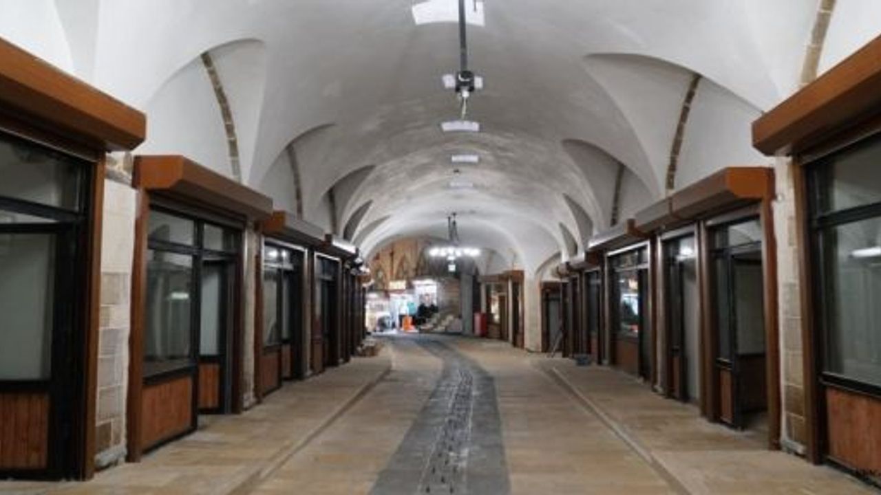 TARİHİ KAPALI ÇARŞI GÜN SAYIYOR