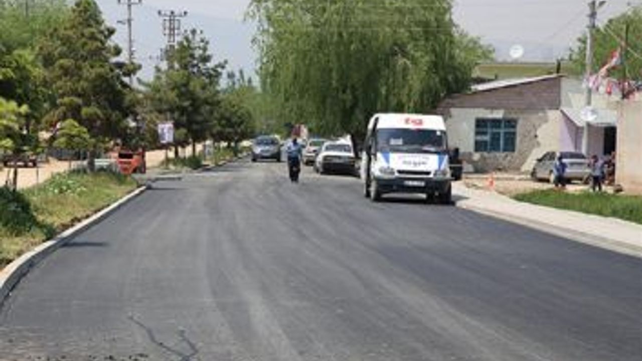 AFŞİN BELEDİYESİ ALTUNELMA MAHALLESİNDE ASFALT KAPLAMA ÇALIŞMASI YAPIYOR