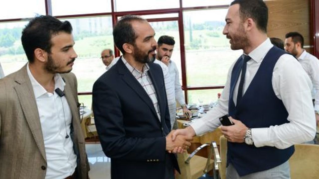 AK PARTİ MİLLETVEKİLİ ADAYI ÖZDEMİR, KSÜ YÖNETİCİLERİYLE YEMEKTE BİR ARAYA GELDİ