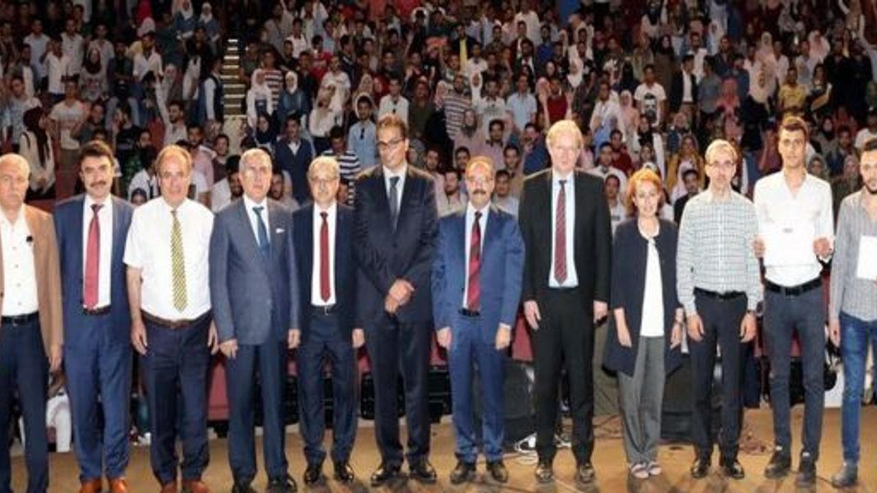 REKTÖRÜ CAN, GAZİANTEP’TE SPARK BURSLARI ÖDÜL TÖRENİNDE