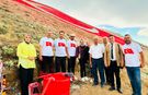 AHIRDAĞI’NDAKİ TÜRK BAYRAĞI VE KİMLİK EKİBİ ZİRVEDE
