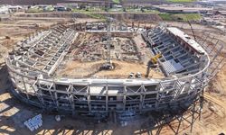 ŞEHRİN STADYUMU YÜKSELİYOR