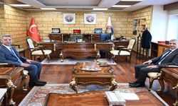 VALİ ÜNLÜER’DEN REKTÖR OKUMUŞ’A HAYIRLI OLSUN ZİYARETİ