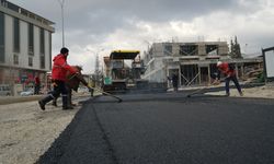 DULKADİROĞLU’NDA ASFALT MESAİSİ SÜRÜYOR