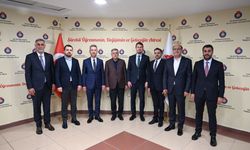 NEVZAT PAKDİL’DEN REKTÖR OKUMUŞ’A ZİYARET