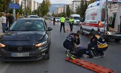 OTOMOBİLİN ÇARPTIĞI KADIN YARALANDI