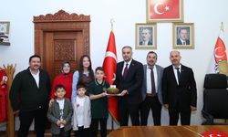 BAŞKAN HANİFİ TOPTAŞ, 23 NİSAN’DA KOLTUĞUNU MİNİK HİLAL SAMİ’YE DEVRETTİ