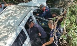 TİCARİ ARAÇ KANALA UÇTU: 4 YARALI