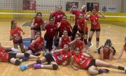 ONİKİŞUBAT BELEDİYESPOR MİDİ KIZ VOLEYBOL TAKIMI TÜRKİYE ŞAMPİYONASI YOLUNDA