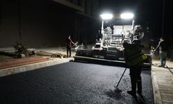 BÜYÜKŞEHİR ASFALT MESAİSİNİ GECE GÜNDÜZ SÜRDÜRÜYOR