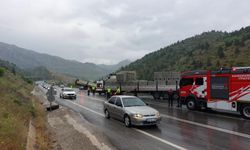 İKİ TIR ÇARPIŞTI: 1 YARALI