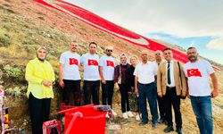 AHIRDAĞI’NDAKİ TÜRK BAYRAĞI VE KİMLİK EKİBİ ZİRVEDE