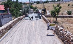 BÜYÜKŞEHİR, AFŞİN EMİRLİ’NİN ULAŞIM STANDARDINI İYİLEŞTİRİYOR