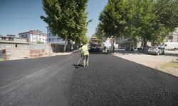 BÜYÜKŞEHİR’DEN DULKADİROĞLU’NDA YOĞUN ASFALT MESAİSİ